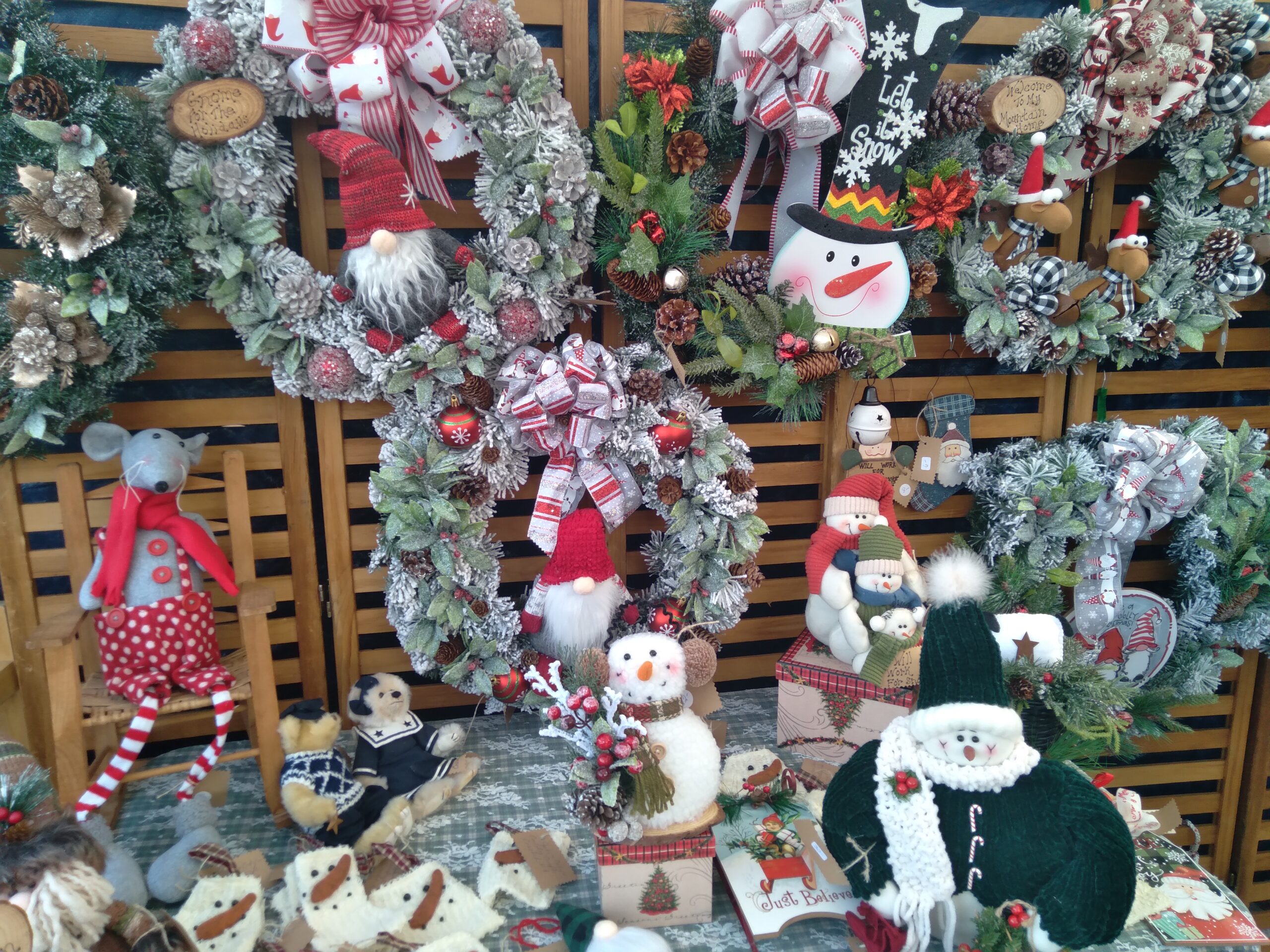 Silver Bells Craft Fair - Tanger Outlets, Tilton NH - NH Lakes Region